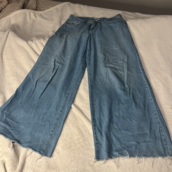 Forever 21 Blue jeans wide fit raw edge flattering style - Picture 2 of 4